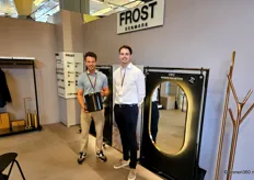 Allan Jensen and Frederik Frost from the company of the same name, Frost. In addition to new colors of pedal bins, the Danish company introduced a renewed UNU mirror collection.